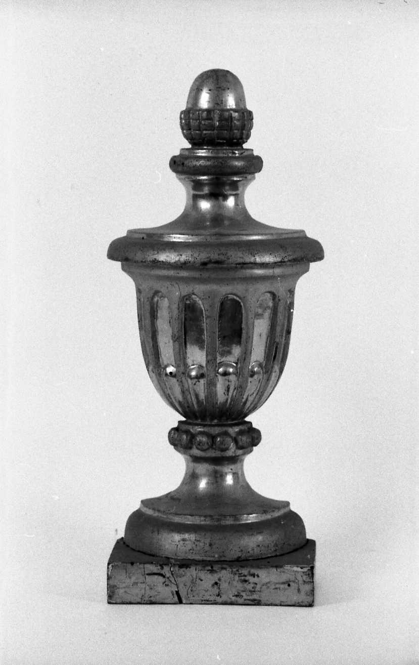 vaso d'altare con composizione floreale - manifattura romagnola (sec. XIX)