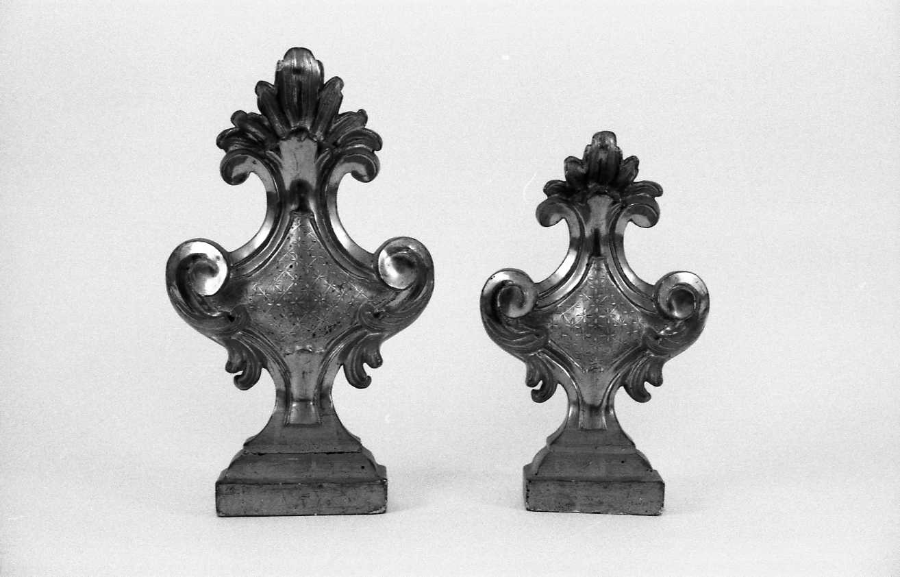 vaso d'altare con composizione floreale - manifattura romagnola (fine/inizio secc. XVIII/ XIX)