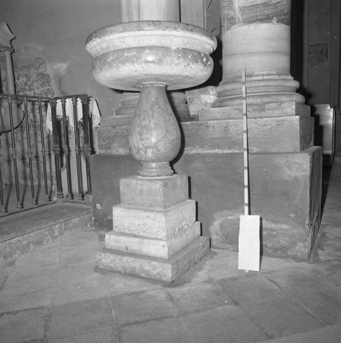 acquasantiera, opera isolata - bottega romagnola (fine/inizio secc. XVII/ XVIII)