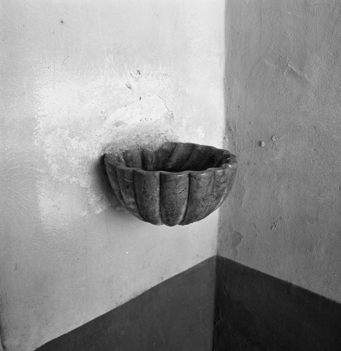 acquasantiera da parete - bottega romagnola (sec. XVIII)