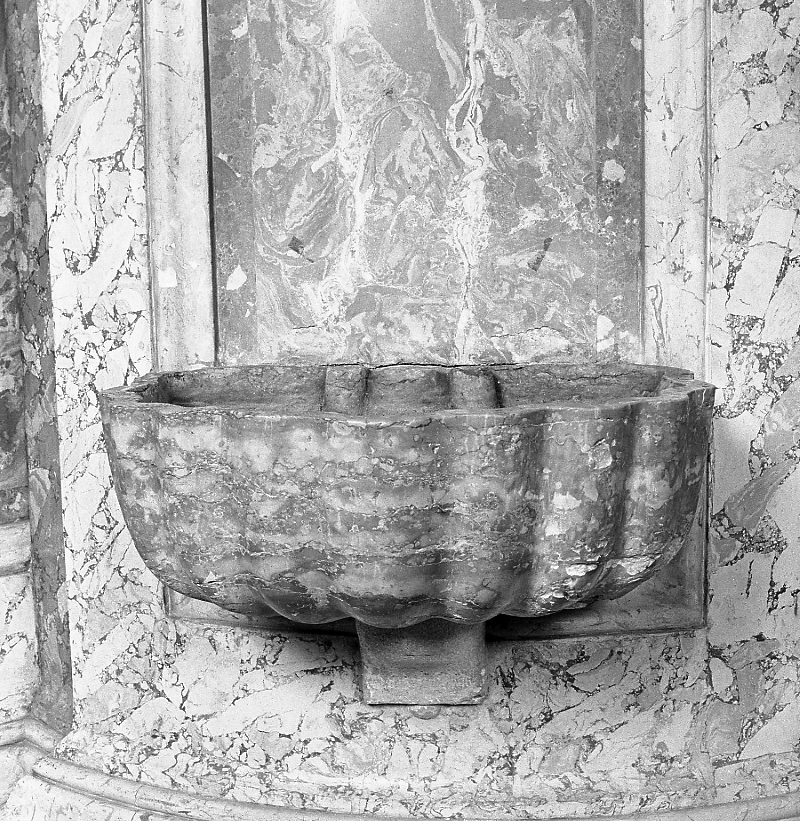 acquasantiera da parete, serie - manifattura romagnola (seconda metà sec. XVIII)