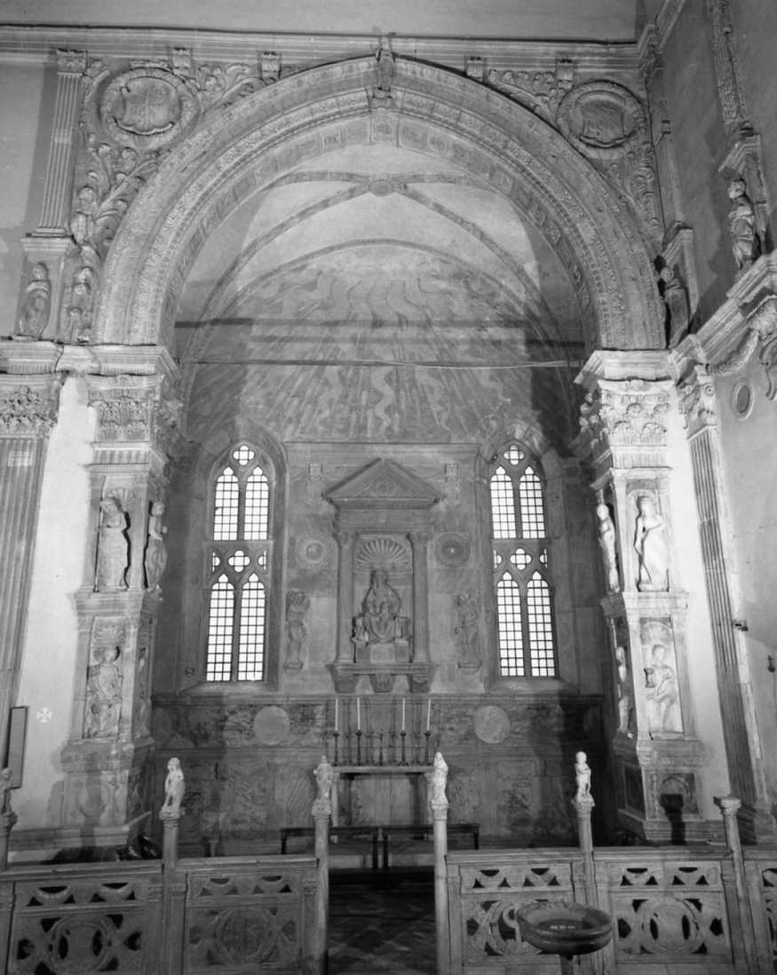 Virtù (rilievo) di Agostino di Duccio (e aiuti) (sec. XV)
