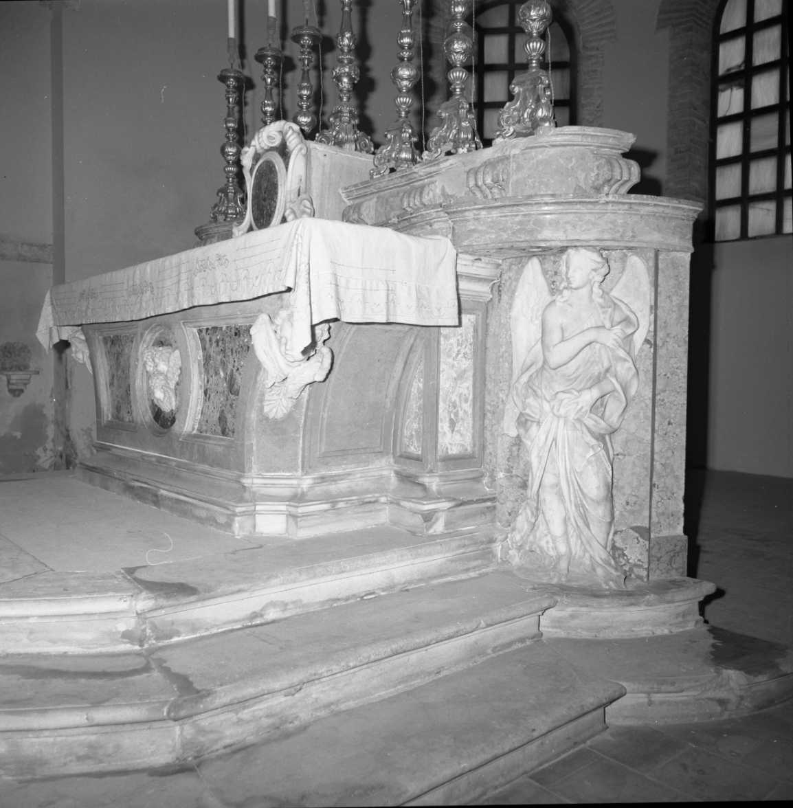 angelo (rilievo, coppia) di Agresti Livio detto Ricciutino (attribuito) (sec. XVIII)
