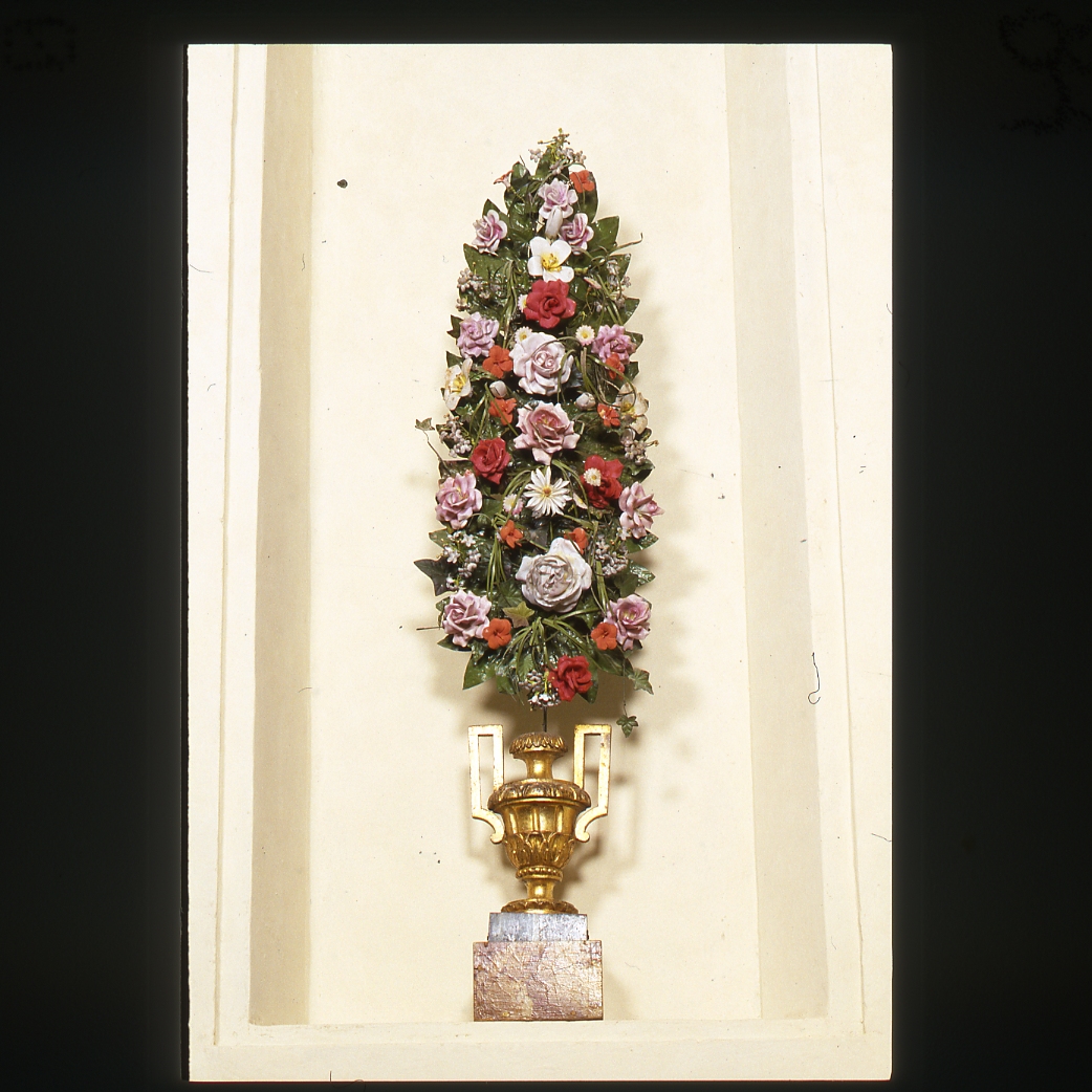 vaso d'altare con composizione floreale - bottega emiliano-romagnola (seconda metà sec. XVIII)