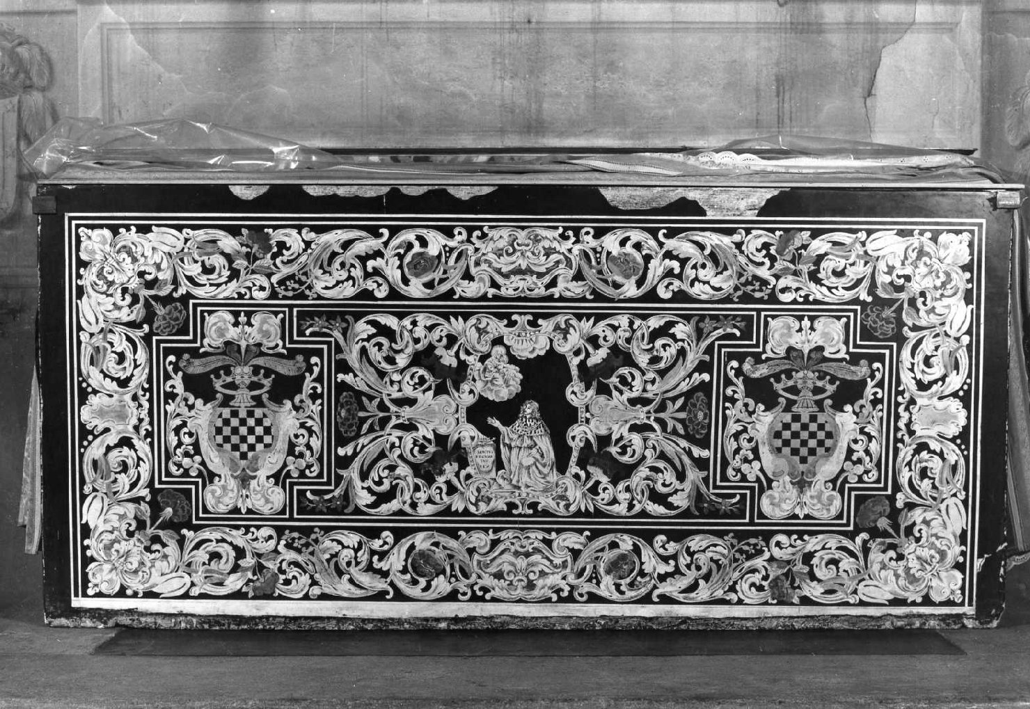 motivi decorativi vegetali; Sant'Edoardo Re (paliotto) - ambito emiliano (sec. XVII)