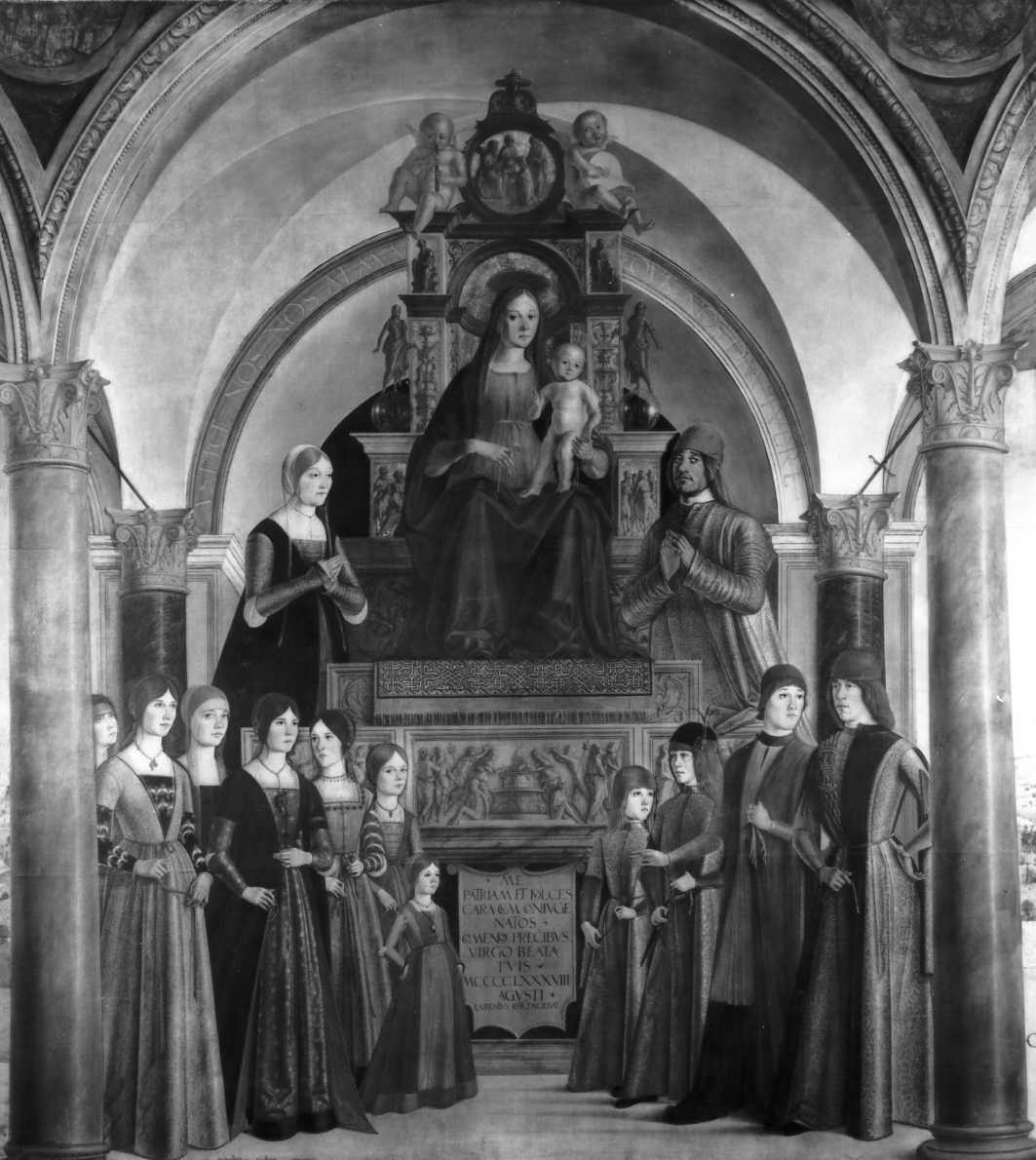 Madonna con Bambino e la famiglia Bentivoglio (dipinto) di Costa Lorenzo il Vecchio (sec. XV)