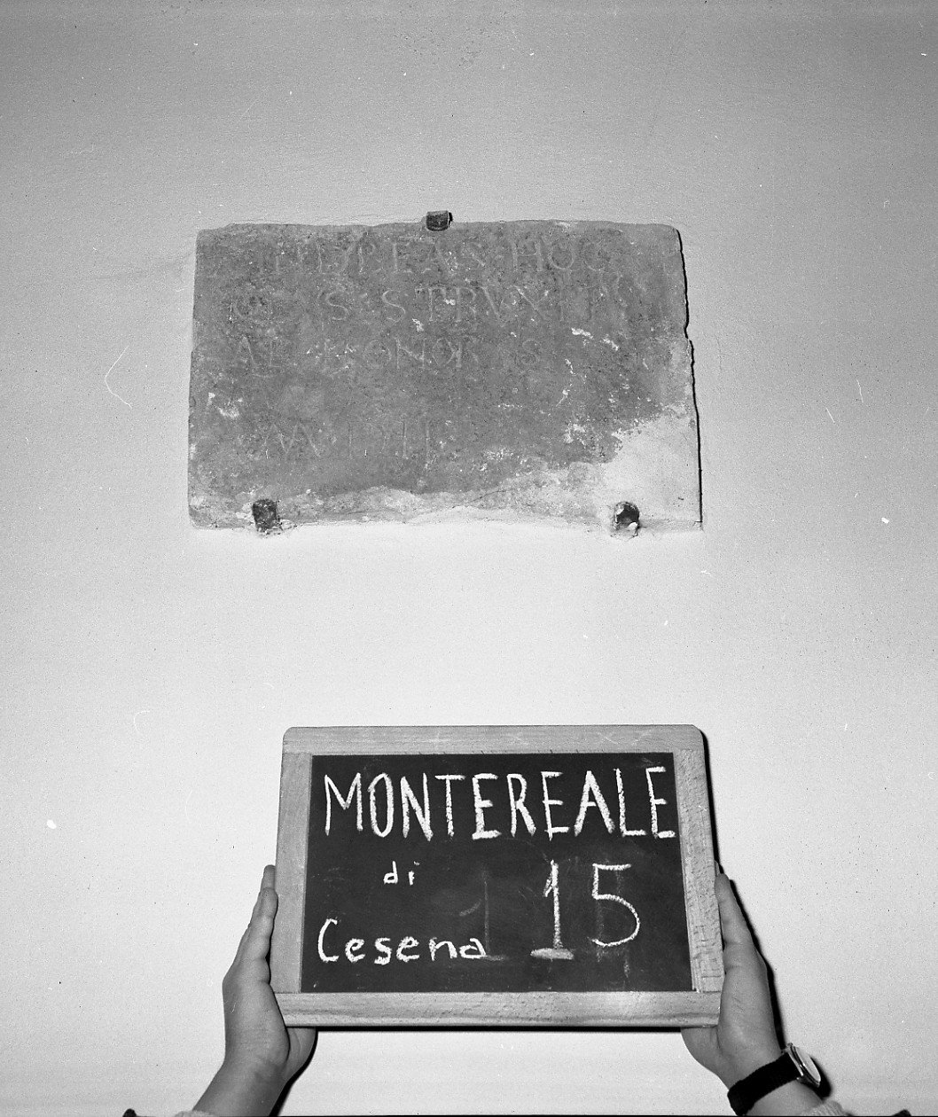 lapide celebrativa, opera isolata - bottega romagnola (sec. XVI)