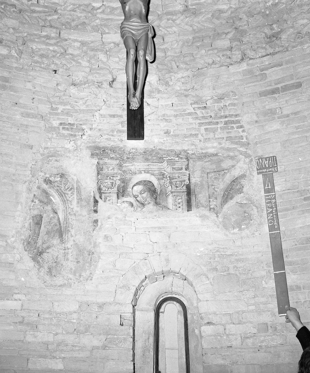 Madonna con Bambino, San Bartolomeo e San Giacomo (dipinto, frammento) - ambito romagnolo (sec. XV)