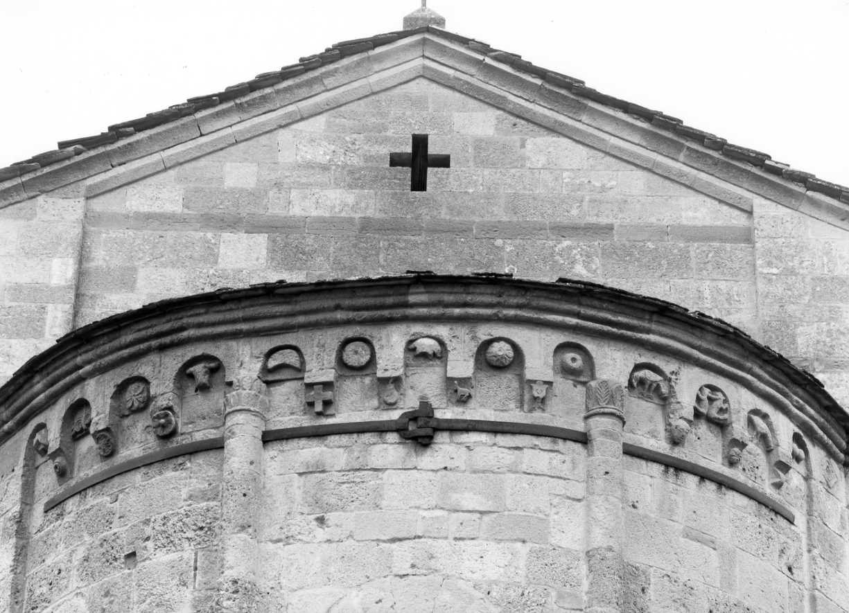 motivi decorativi vegetali; animali stilizzati; croce greca (scultura, complesso decorativo) - ambito bizantino (sec. XI)