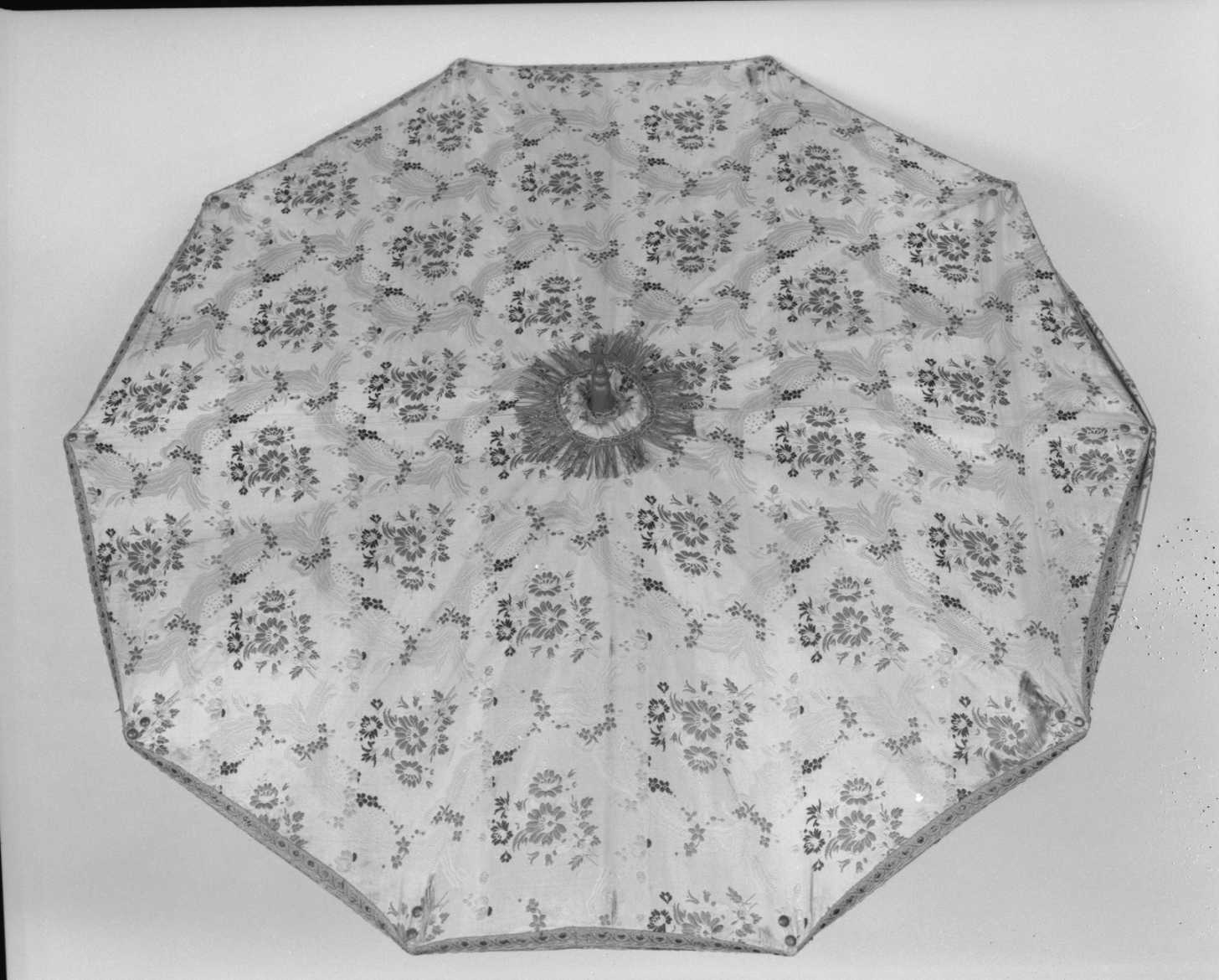 ombrellino processionale - manifattura romagnola (primo quarto sec. XX)