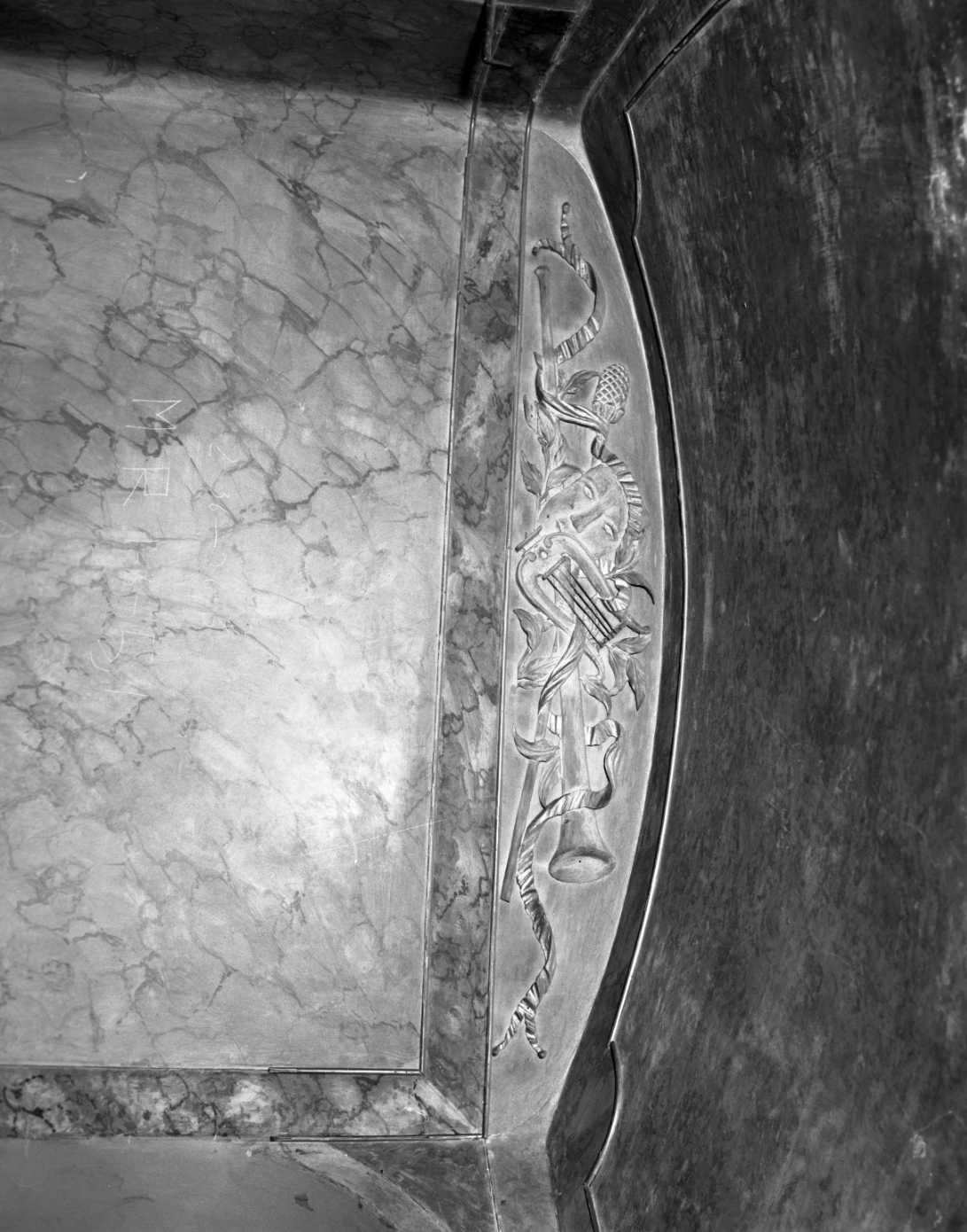 strumenti musicali (lunetta) - ambito romagnolo (sec. XIX)