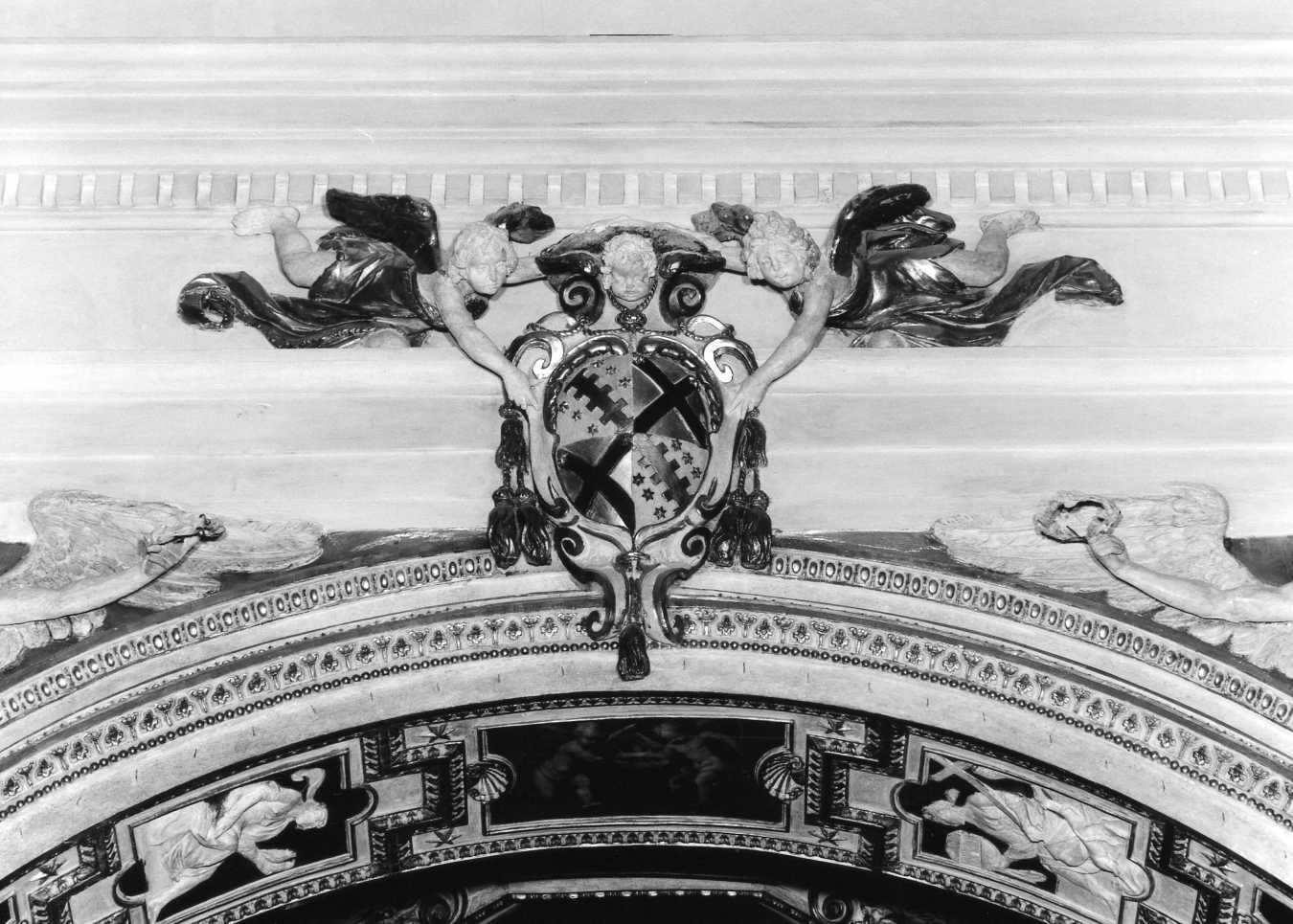 angeli con stemma gentilizio della famiglia Valenti (decorazione plastica, complesso decorativo) di Algardi Alessandro (sec. XVII)