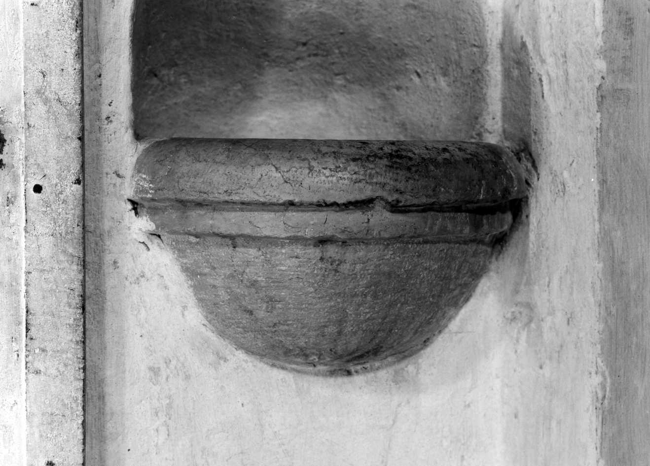 acquasantiera da parete - bottega romagnola (sec. XVII)