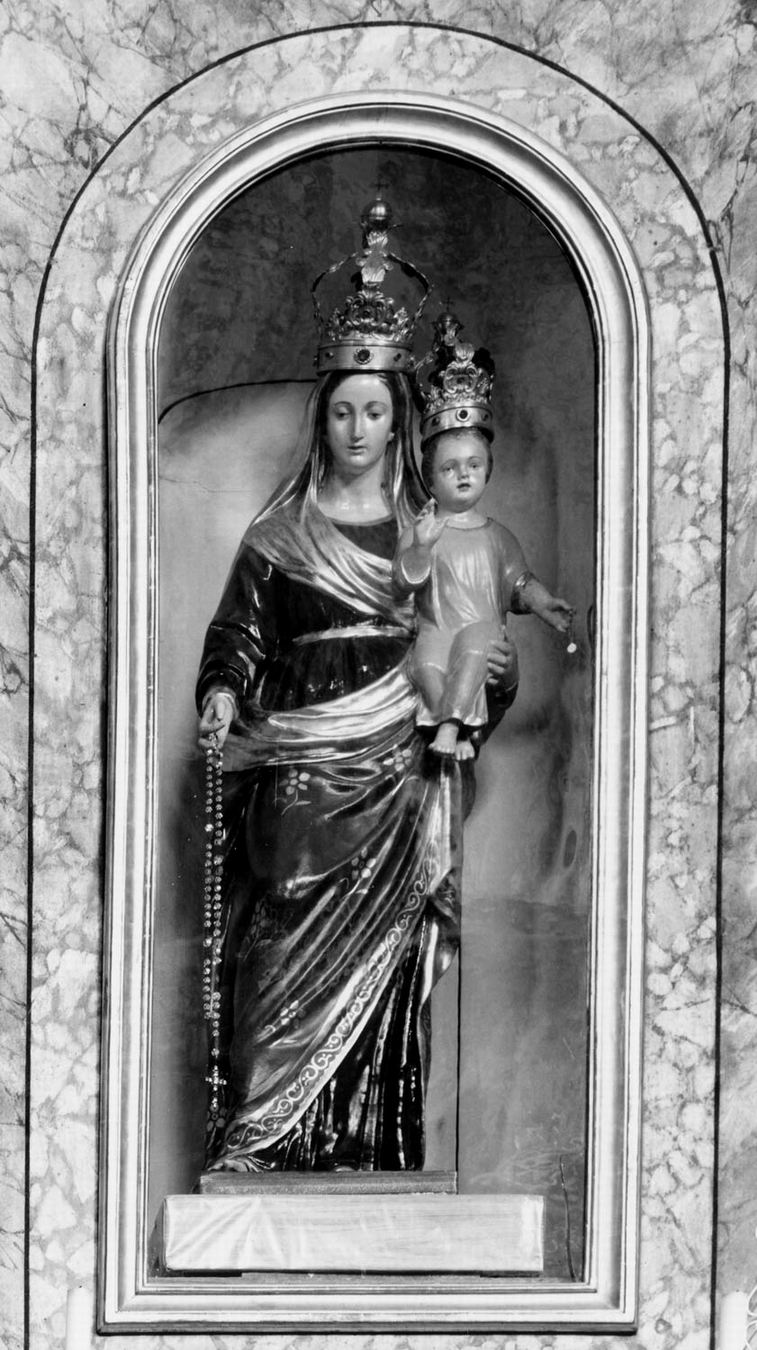 Madonna del Rosario (statua) - ambito emiliano (sec. XIX) <br>Condizioni d'uso: <a class='link-esterno' href='https://docs.italia.it/italia/icdp/icdp-pnd-circolazione-riuso-docs/it/v1.0-giugno-2022/testo-etichetta-BCS.html' target='_bcs'>Beni Culturali Standard (BCS)</a>