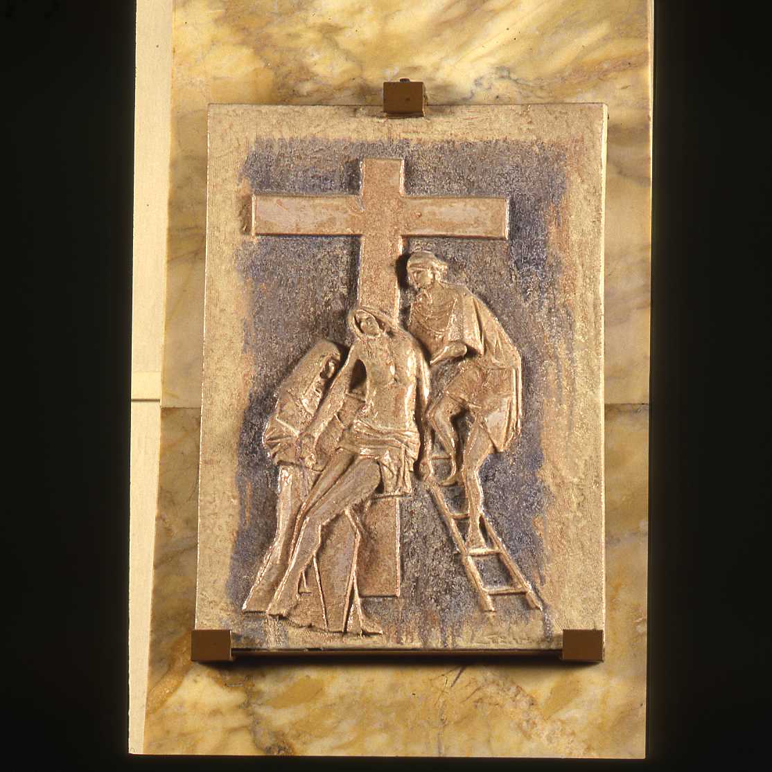 stazione della via crucis: XIII (formella) di Baldini Guido (metà sec. XX)