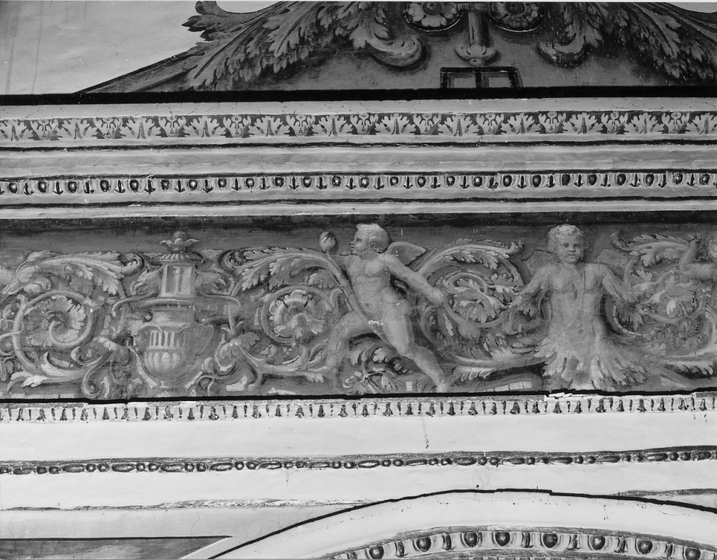 Fregio con fogliami, putti, vasi, imprese estensi (decorazione pittorica) di Sellari Girolamo detto Girolamo da Carpi (e aiuti) (sec. XVI)