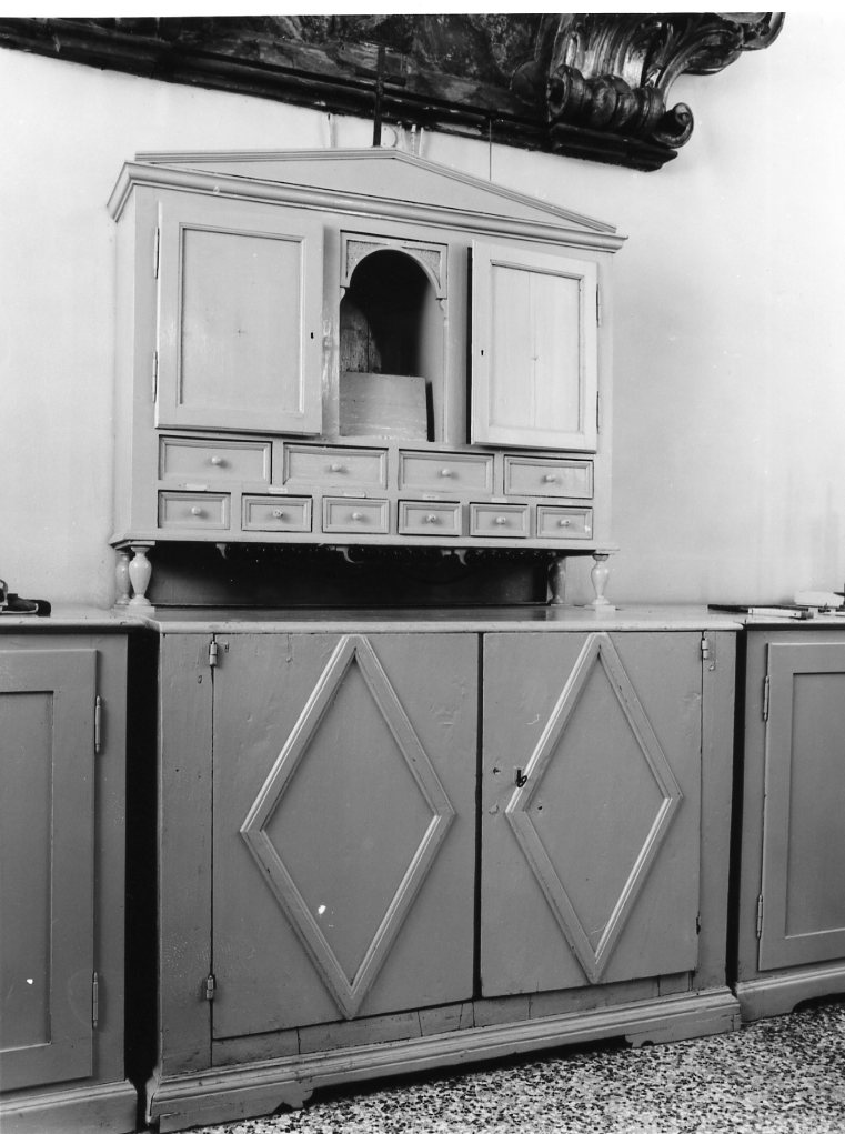 mobile da sacrestia - manifattura romagnola (sec. XIX)