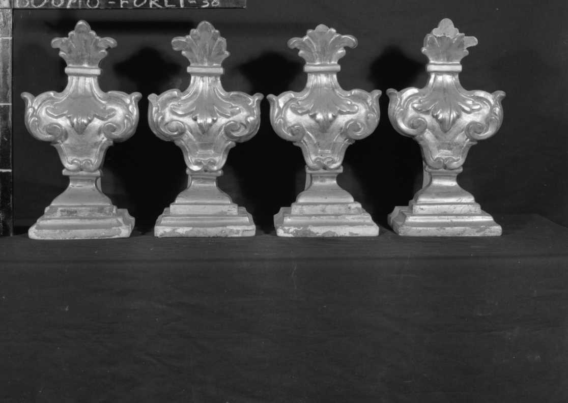 vaso d'altare con composizione floreale, serie - ambito romagnolo (seconda metà sec. XVIII)