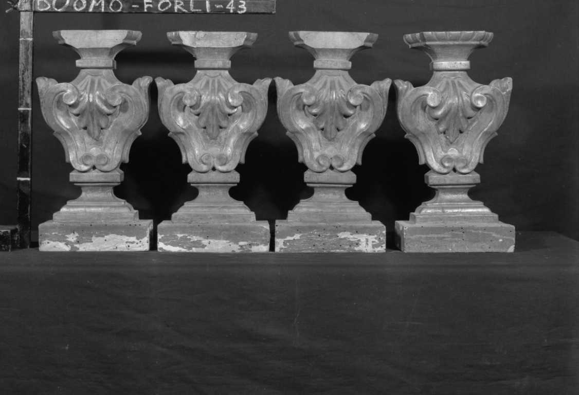 vaso d'altare con composizione floreale, serie - ambito romagnolo (prima metà sec. XVIII)