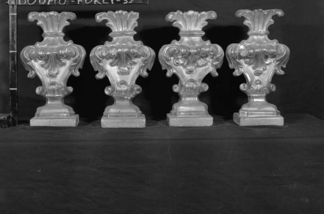 vaso d'altare con composizione floreale, serie - ambito romagnolo (seconda metà sec. XVIII)