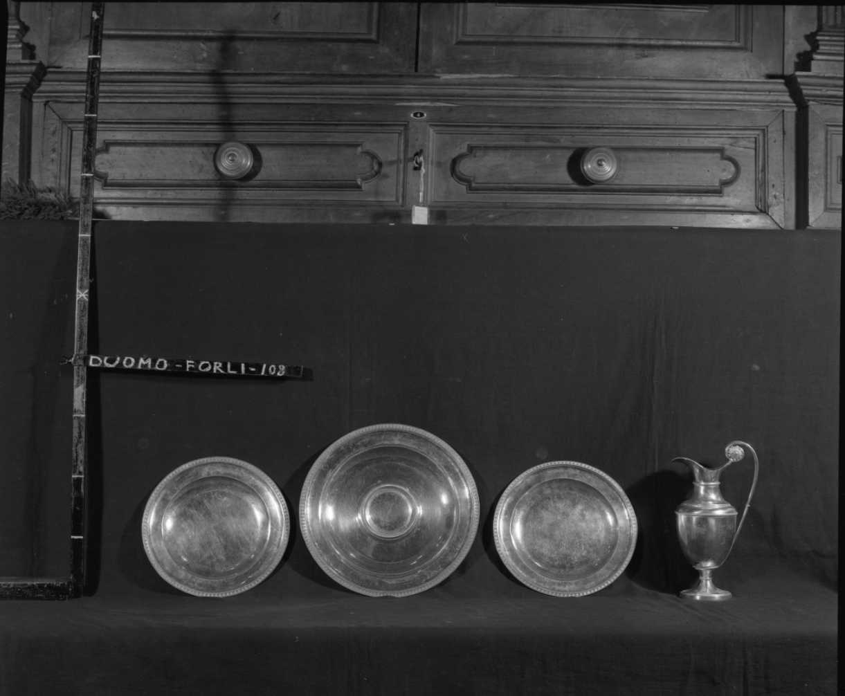 piatto, serie - ambito emiliano (seconda metà sec. XIX)