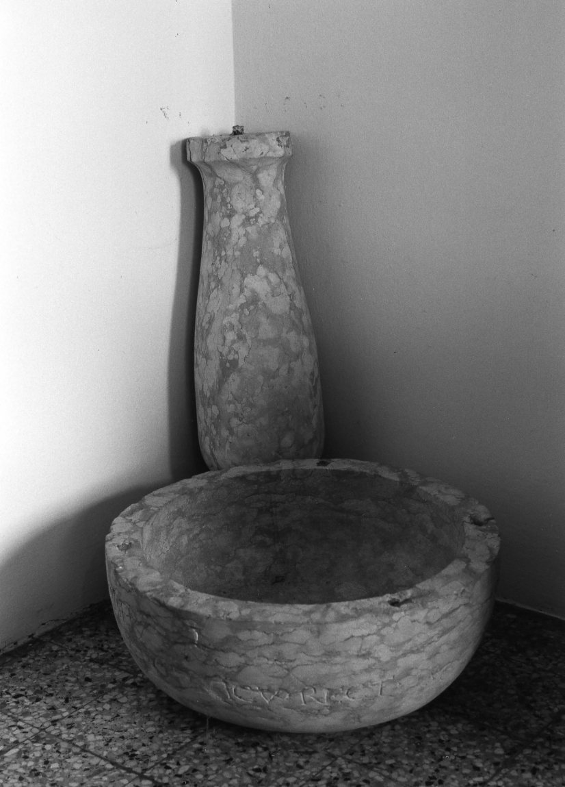 fonte battesimale - a fusto - ambito romagnolo (sec. XVI)