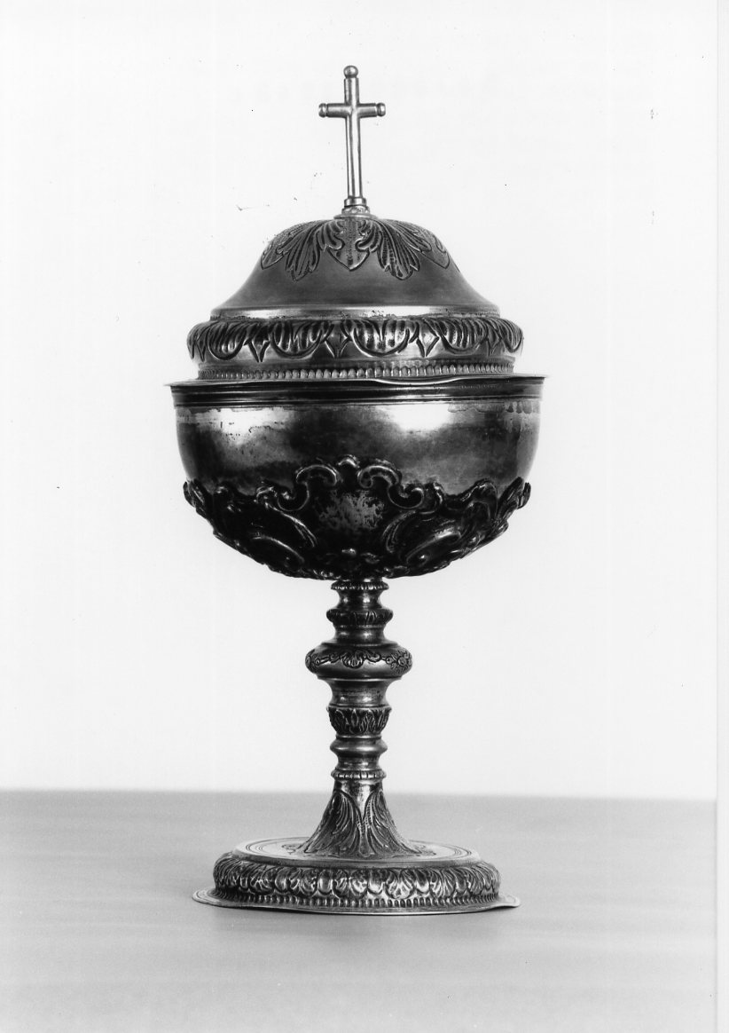 motivi decorativi a volute e a fogliette (pisside) - manifattura romagnola (seconda metà sec. XVIII)