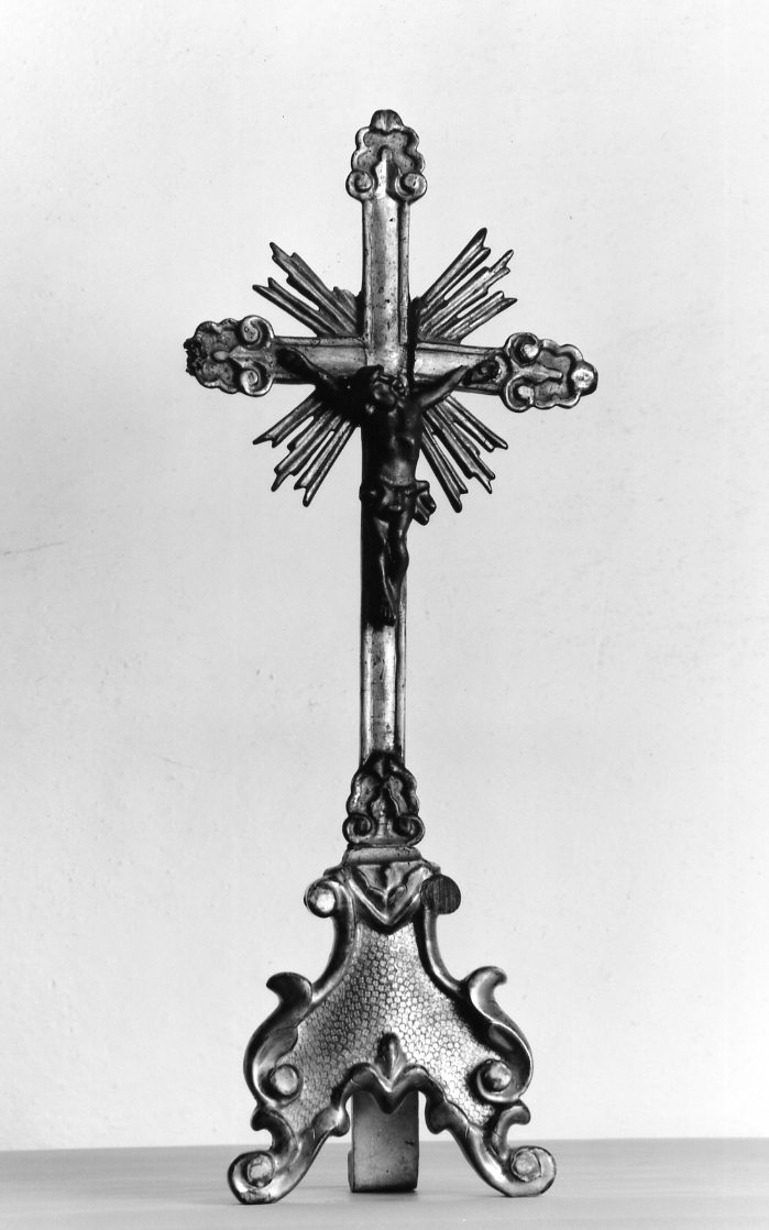 Cristo crocifisso e motivi decorativi a volute (croce d'altare) - manifattura tosco-romagnola (fine/inizio secc. XVIII/ XIX)