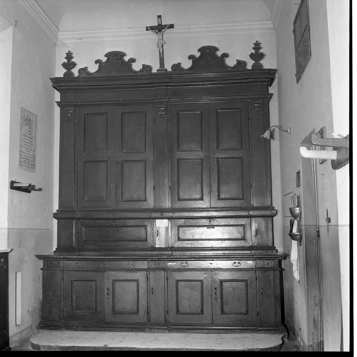 mobile da sacrestia - bottega romagnola (ultimo quarto sec. XVIII)