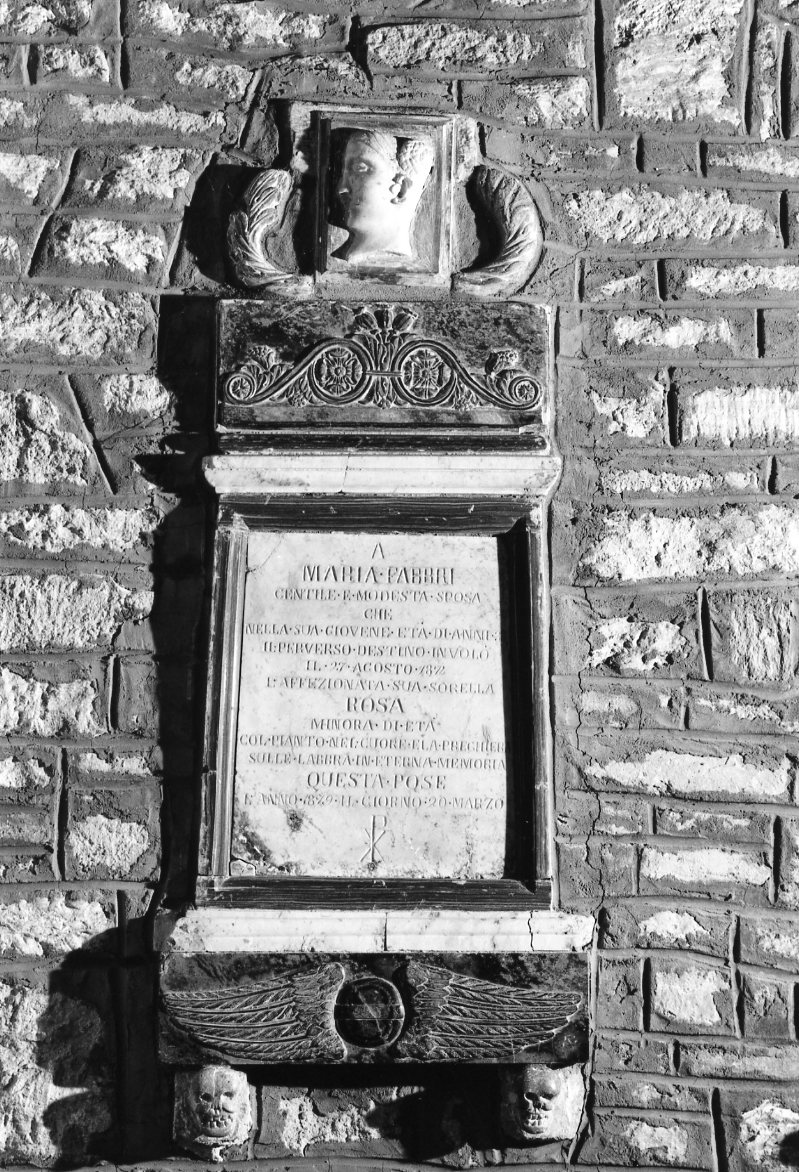 testa di donna, teschi, motivi decorativi a volute e ali (lapide tombale) - produzione romagnola (sec. XIX)