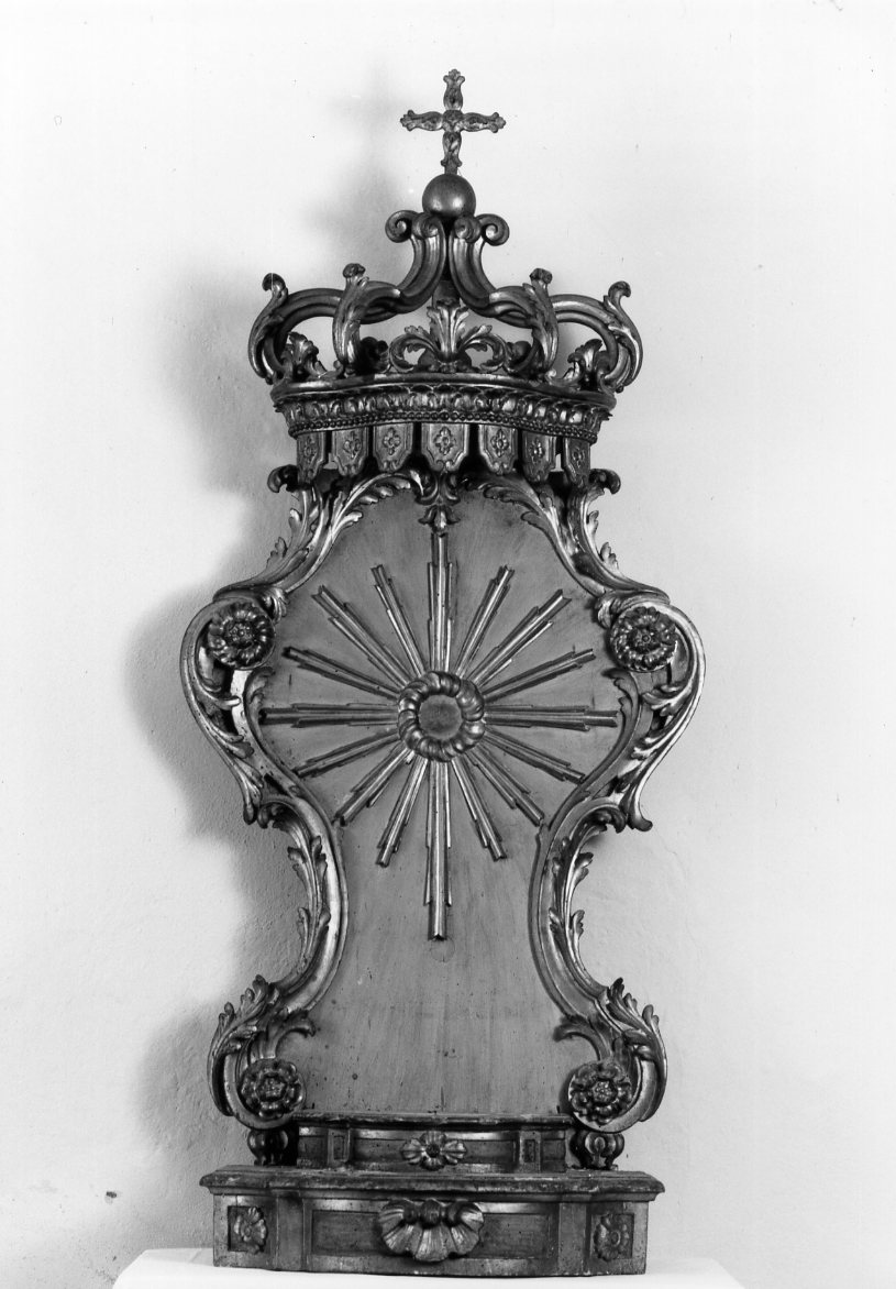 motivi decorativi a rosette e vegetali a volute (tronetto per esposizione eucaristica) - manifattura tosco-romagnola (metà sec. XVIII)