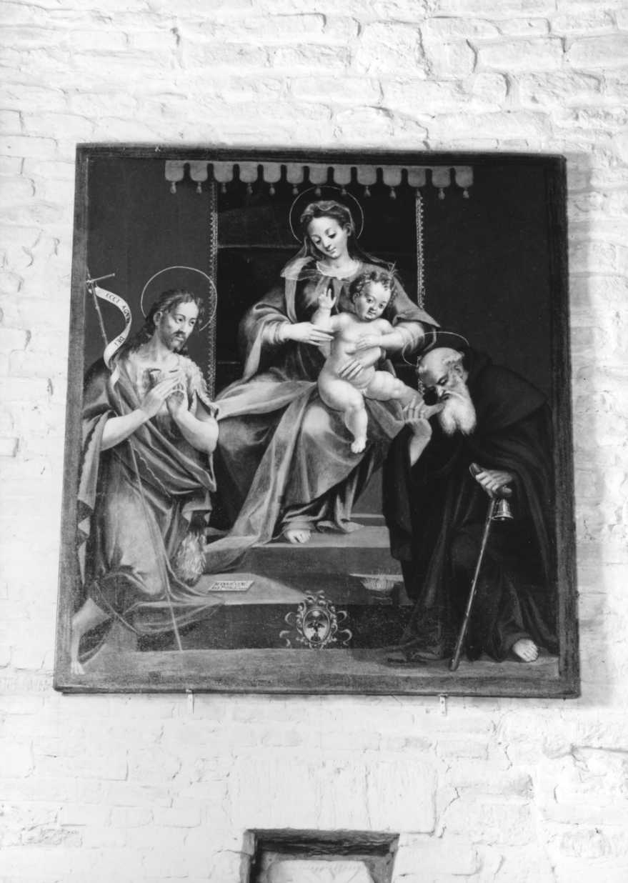 Madonna con Bambino in trono con San Giovanni Battista e Sant'Antonio (dipinto) di Guarini Bernardino (sec. XVII)