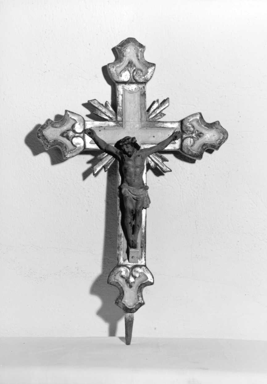 Cristo crocifisso e motivo decorativo a volute (croce processionale) - manifattura tosco-romagnola (seconda metà sec. XVIII)