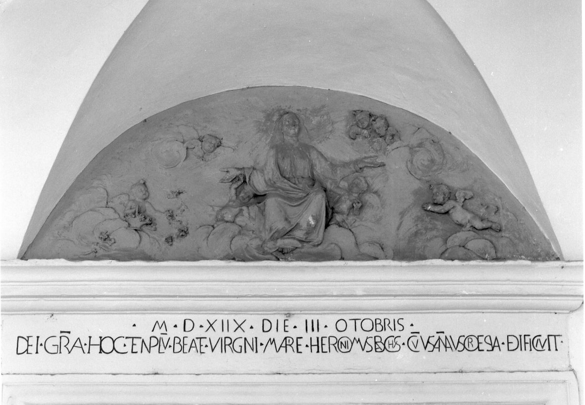 Assunta tra i voli d'angeli, Madonna Assunta (rilievo) di Rosetti Giuseppe detto Mutino da Brisighella (fine sec. XIX)