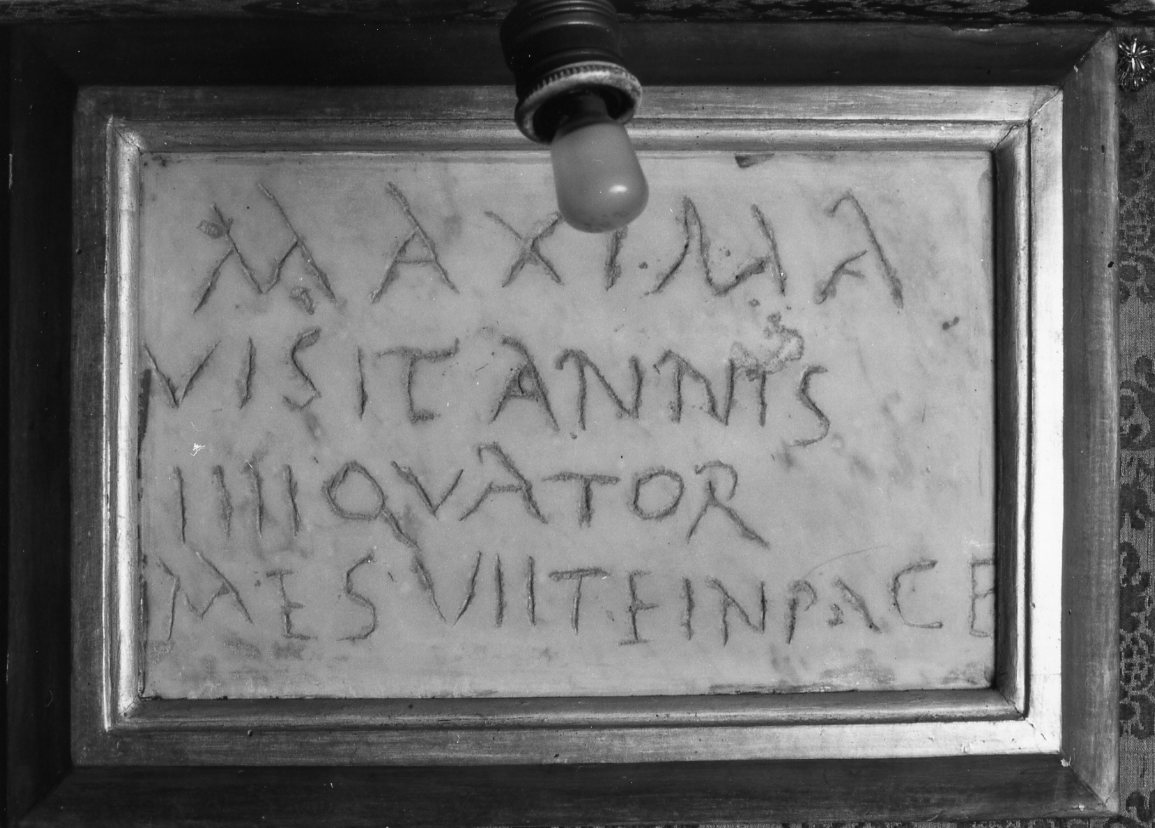 lapide tombale - bottega marchigiana (fine/inizio secc. VIII/ IX)