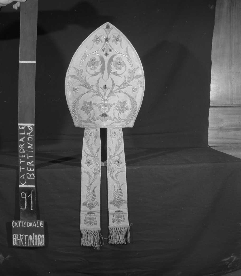 mitria - ambito romano (seconda metà sec. XIX)