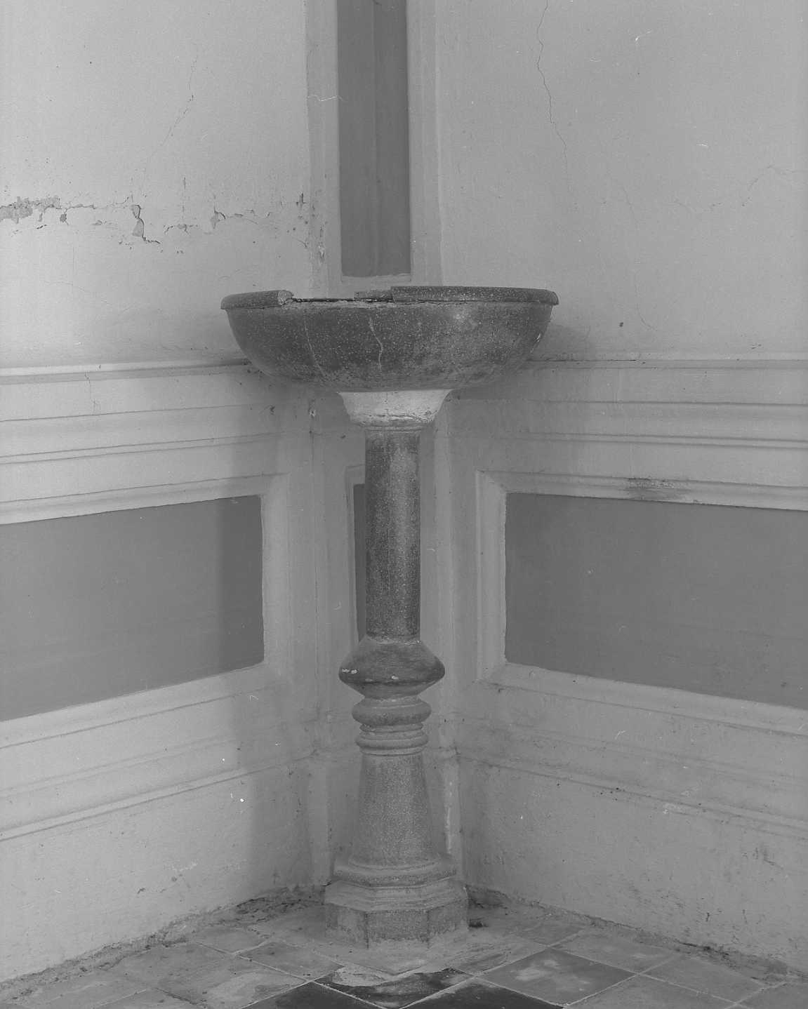 acquasantiera - ambito tosco-romagnolo (secondo quarto sec. XX)