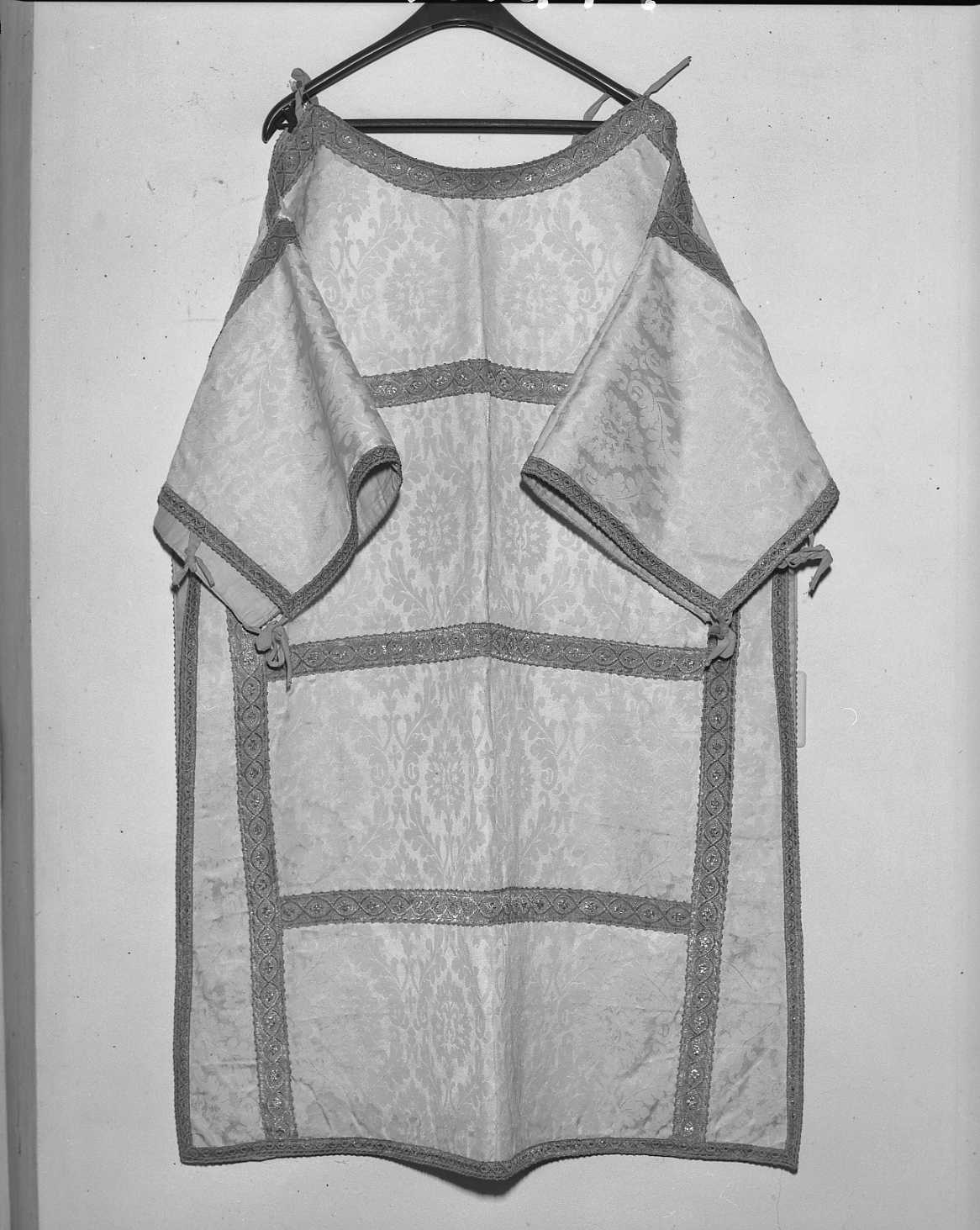 tunicella - manifattura italiana (secondo quarto sec. XX)