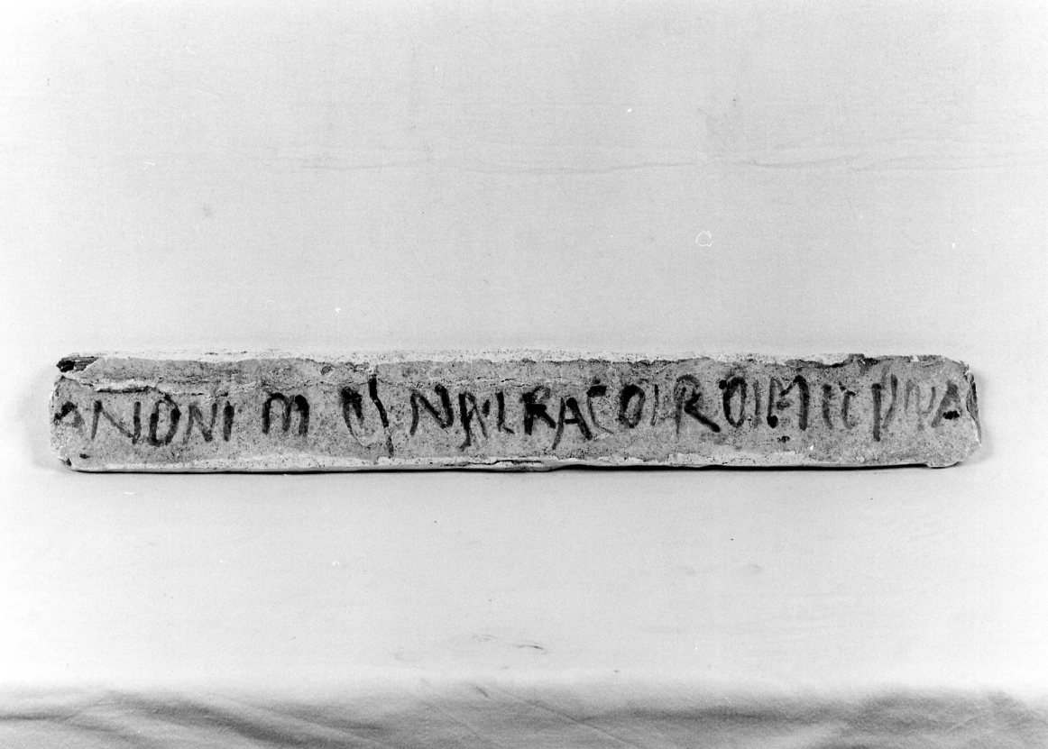 lapide celebrativa, frammento - bottega romagnola (sec. XII)