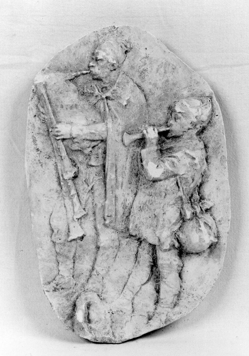 zampognaro e pifferaio (rilievo) di Rosetti Giuseppe detto Mutino da Brisighella (sec. XX)