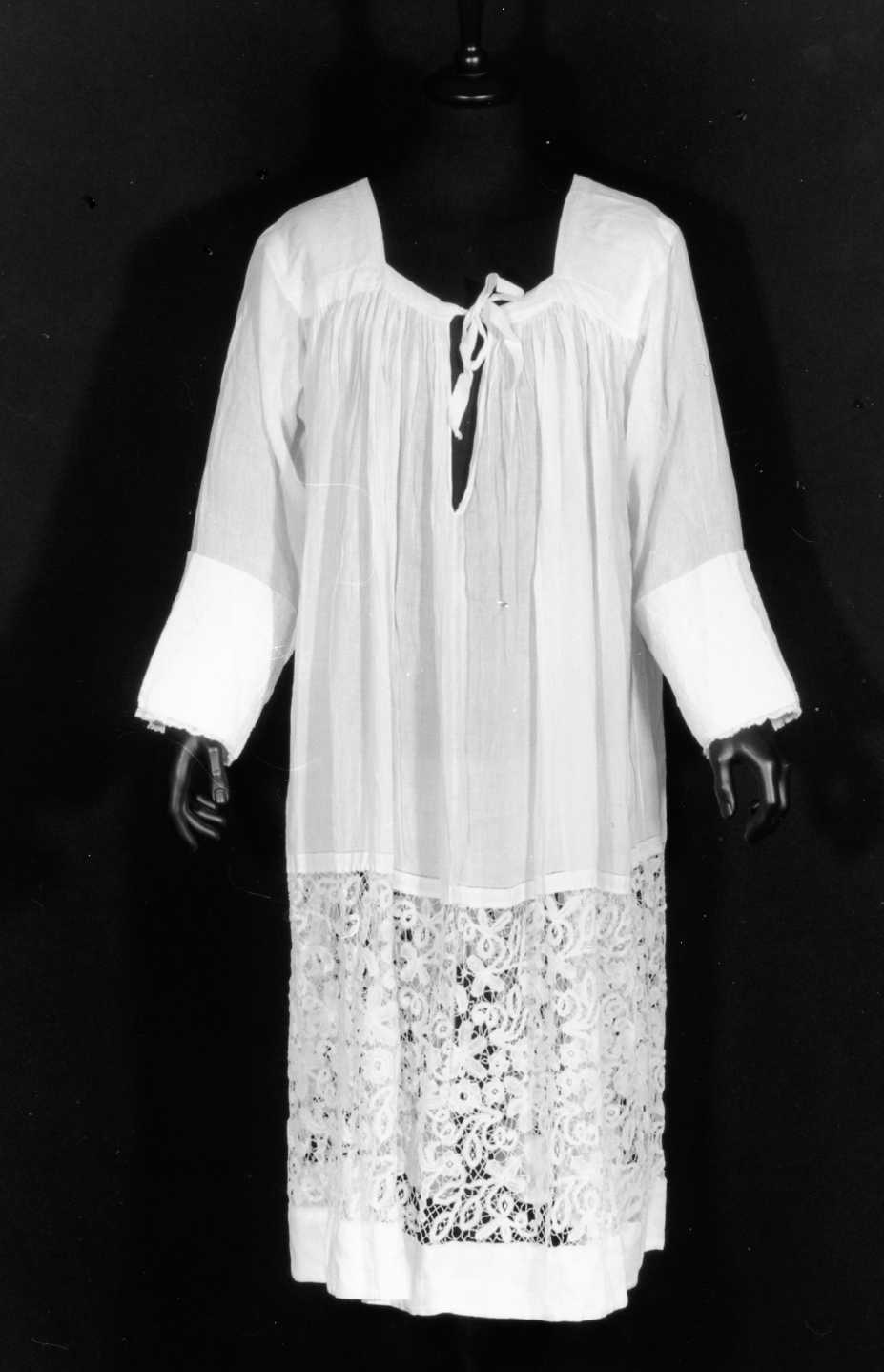 camice - manifattura belga (?) (prima metà sec. XX)