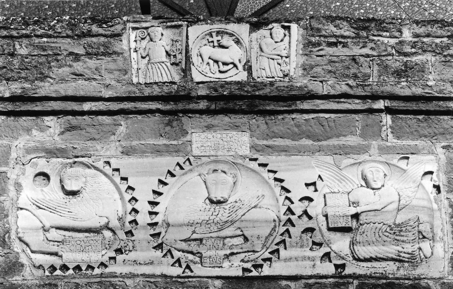 Simboli degli Evangelisti Marco, Luca e Matteo (rilievo, frammento) - bottega romagnola (inizio sec. X, sec. XI)