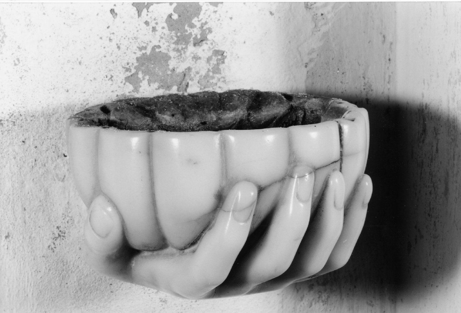 acquasantiera da parete - bottega romagnola (fine/inizio secc. XVII/ XVIII)