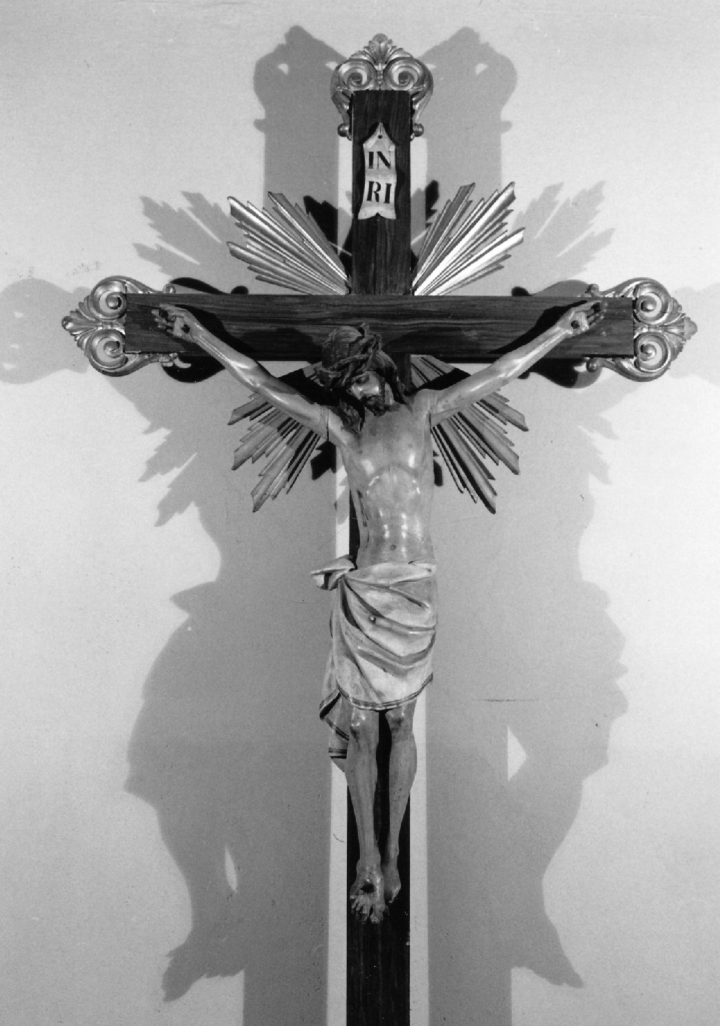 crocifisso - bottega tirolese (secondo quarto sec. XX)