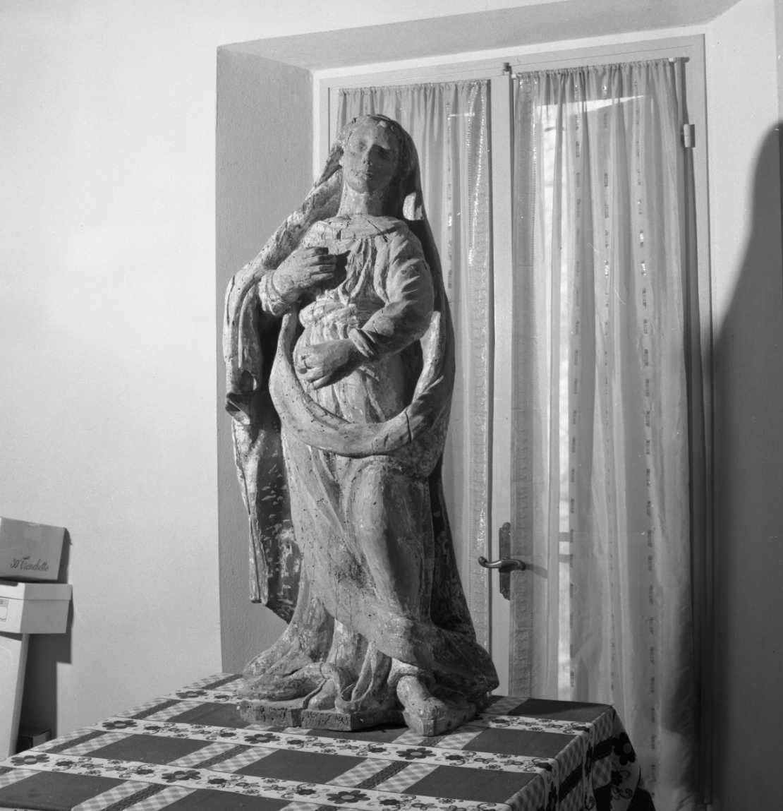 Madonna (statua, opera isolata) - bottega umbra, bottega marchigiana (fine/inizio secc. XVI/ XVII)