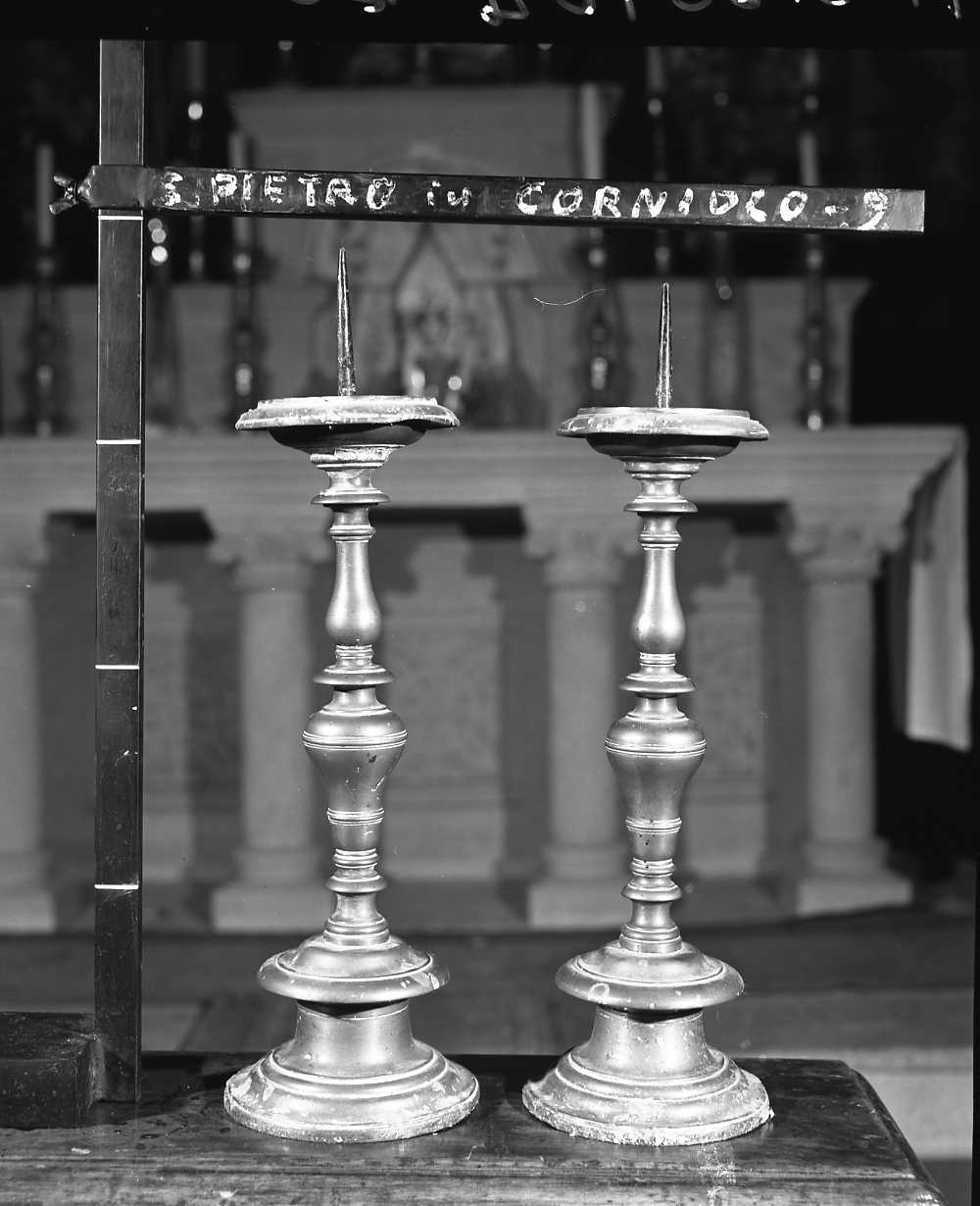 candeliere, serie - bottega toscana (secc. XVIII/ XIX)