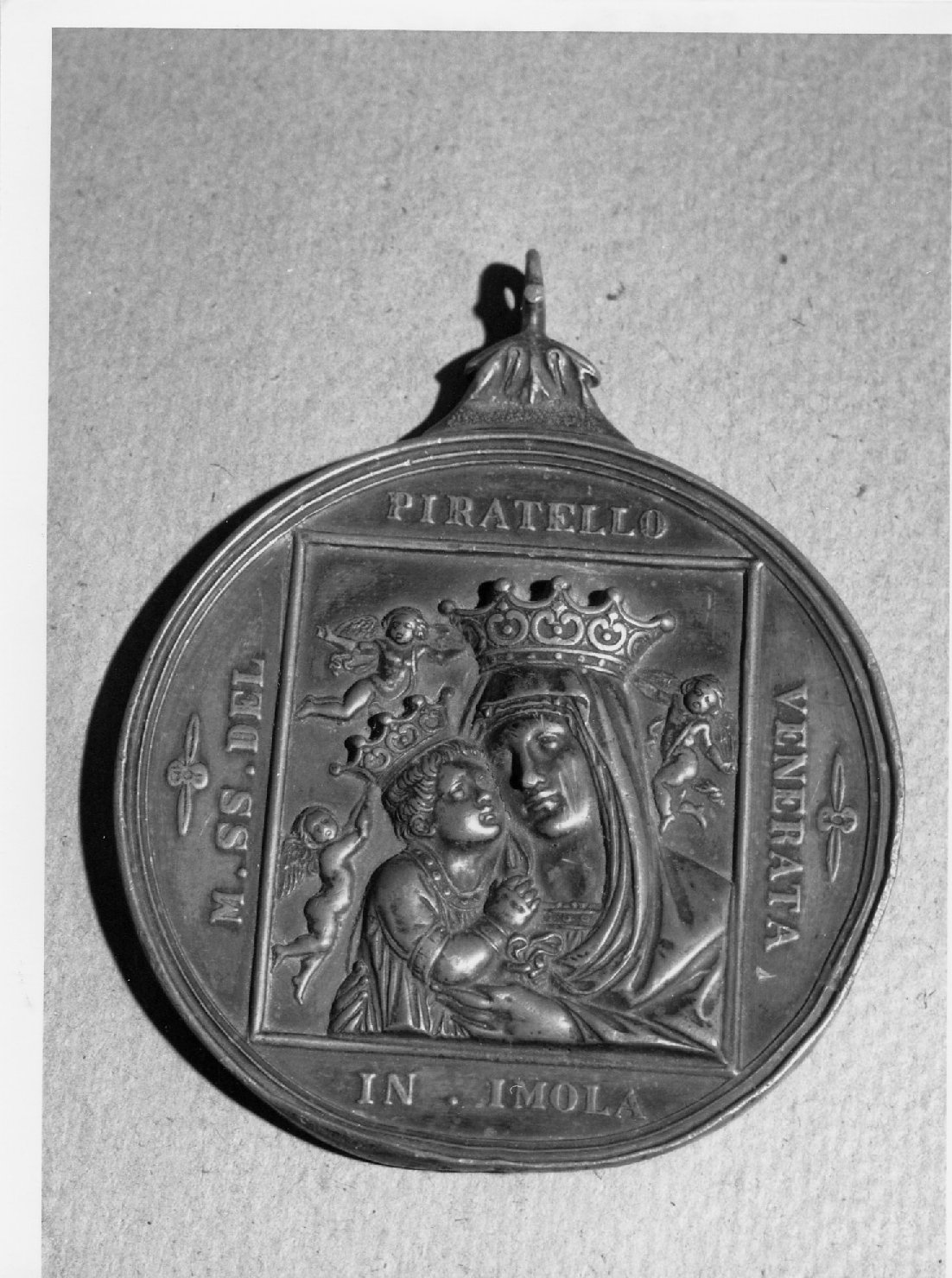 Madonna del Piratello, Madonna con Bambino (medaglione) - bottega romagnola (sec. XIX)