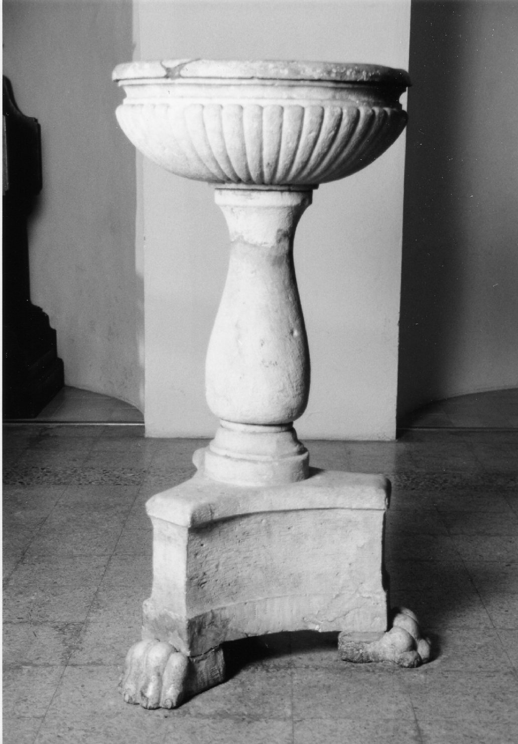 acquasantiera - a fusto - manifattura romagnola (seconda metà sec. XVI)