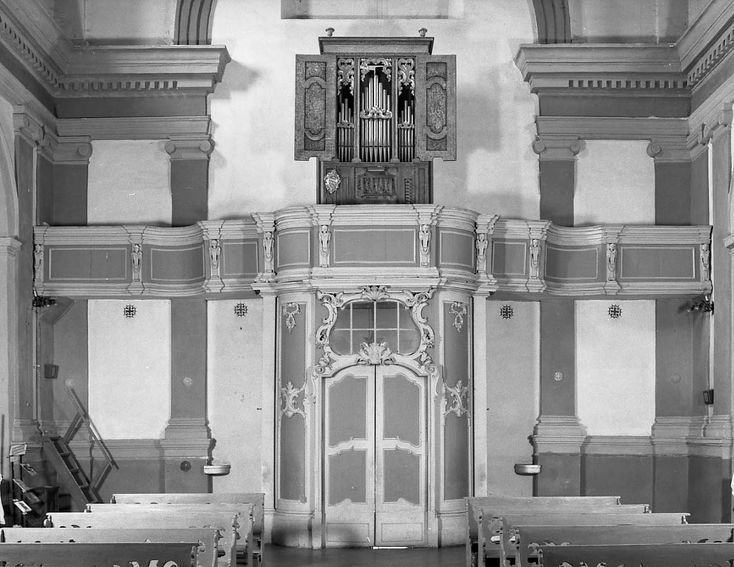 bussola d'ingresso con palco di cantoria, complesso decorativo - manifattura romagnola (prima metà sec. XVIII)