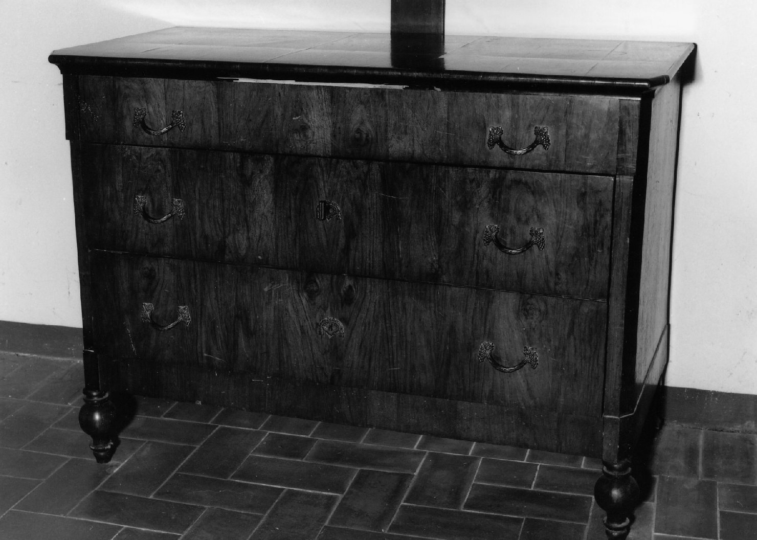 comò - bottega emiliano-romagnola (seconda metà sec. XIX)